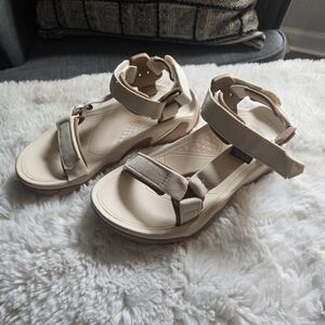 Like New Terra Fi 5 Universal Sandal (Women), Size 6